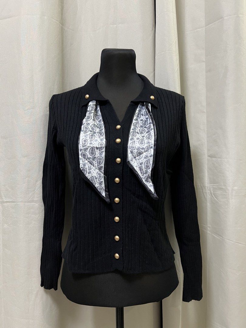Black ribbed long sleeve with patterned neck scarf (Category: Longsleeves) located in Las Pinas. Submitted by jilanah (Listing ID 1467327571, Image 2). Description: Never been used.