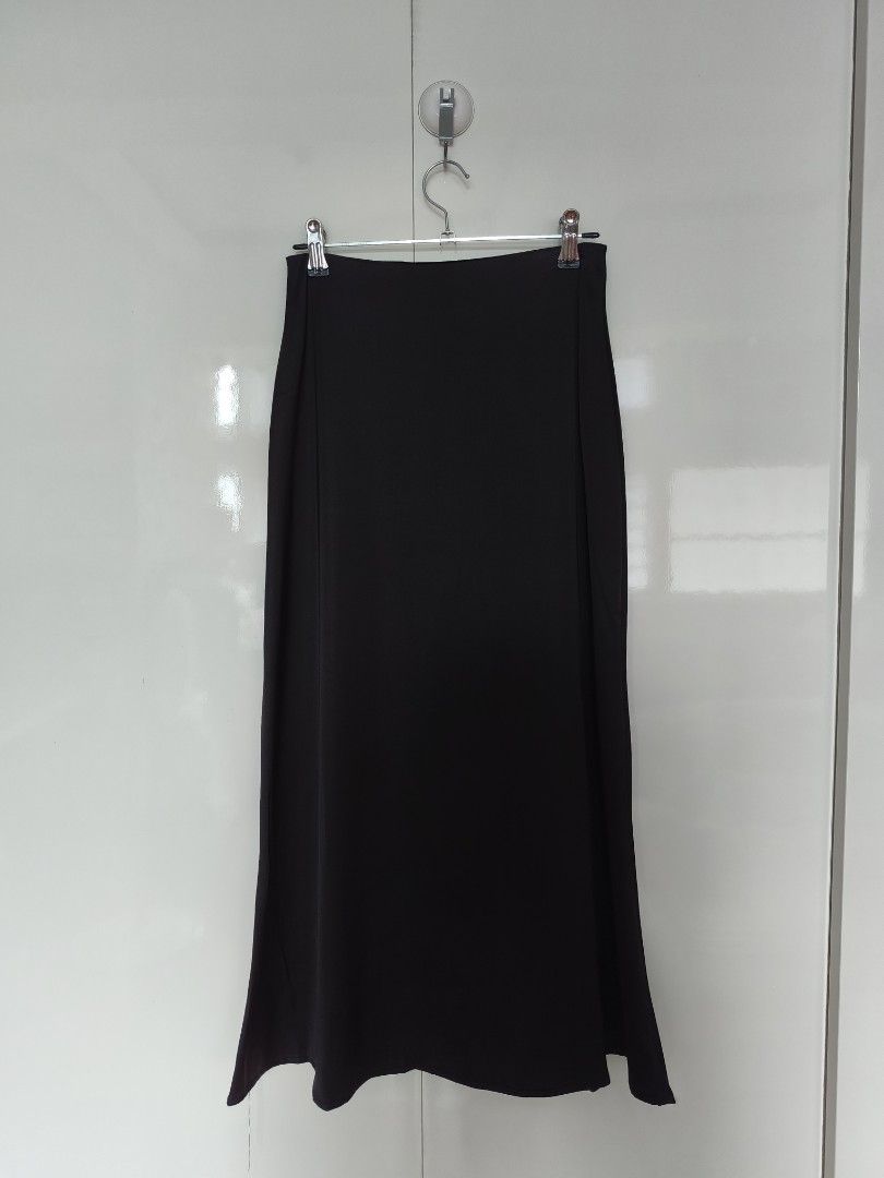 Black Satin Long Skirt (Category: Skirts) located in Manila. Submitted by smilefashion08 (Listing ID 1467178882, Image 1). Description: Waist 24-25 Length 31.