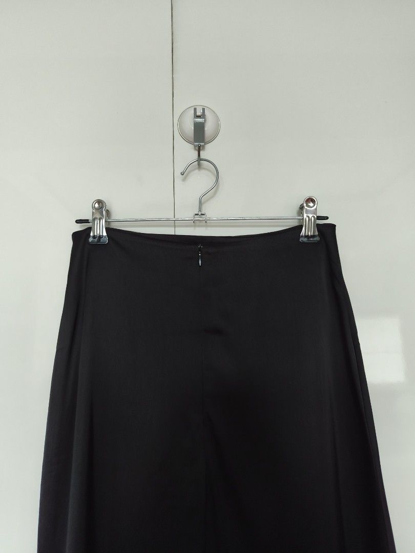 Black Satin Long Skirt (Category: Skirts) located in Manila. Submitted by smilefashion08 (Listing ID 1467178882, Image 2). Description: Waist 24-25 Length 31.
