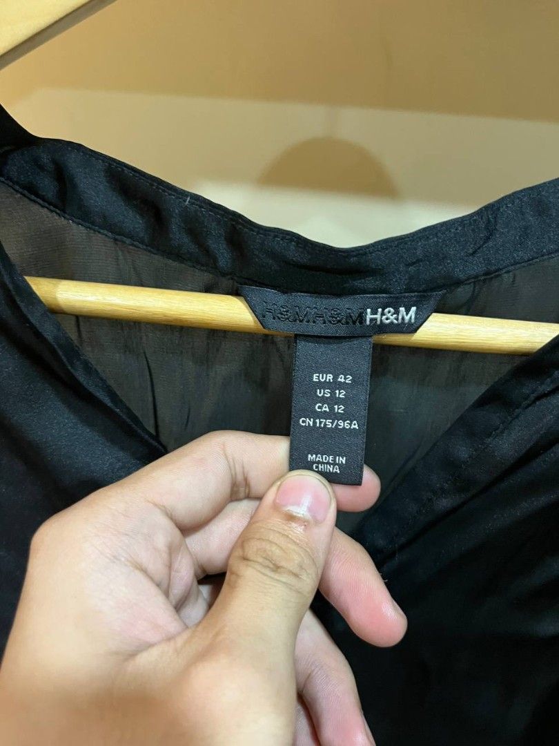 black satin peplum blouse (Category: Dresses) located in Quezon City. Submitted by michypeachyy1 (Listing ID 1467318515, Image 3). Description: 180 plus ship medium to large size.