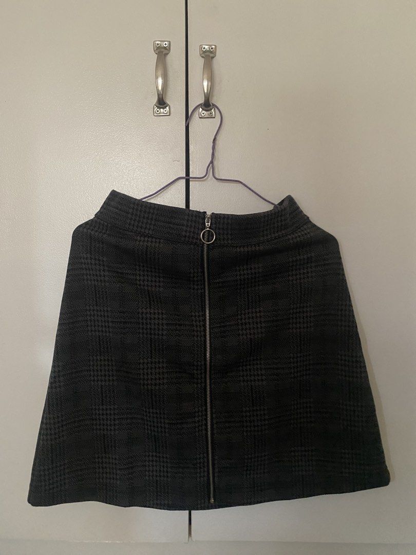 Black Skirt (Category: Skirts) located in Calamba. Submitted by gdeclutters_ (Listing ID 1467313579, Image 1). Description: rfs: not my style from ksa.