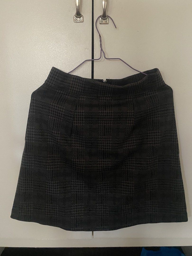 Black Skirt (Category: Skirts) located in Calamba. Submitted by gdeclutters_ (Listing ID 1467313579, Image 2). Description: rfs: not my style from ksa.
