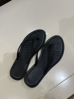 (Category: ) located in . Submitted by beas_closet (Listing ID 1467325605, Image 1). Description: .