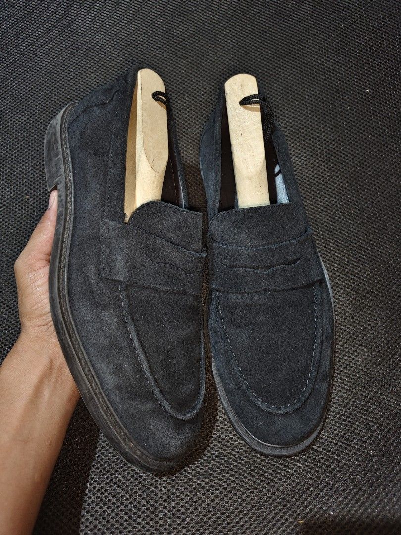 Black Suede Penny Loafers (Category: Dress Shoes) located in Butuan. Submitted by zhakmarcus (Listing ID 1467326967, Image 1). Description: - Classic black suede penny loafers with a versatile slip-on design - Includes wooden shoe trees to maintain shape - Suede retains a rich texture - Minor, normal wear on soles and uppers.