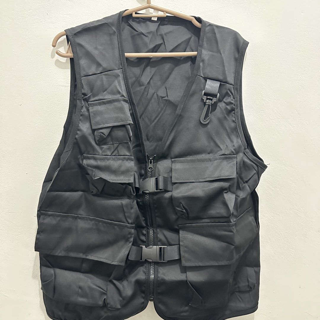 Black Tactical Utility Cargo Vest Multiple Pockets (Category: Vests) located in Caloocan City. Submitted by romeosierra (Listing ID 1467246799, Image 2). Description: 3 pcs available Take all for 670 New Dimes on photo.