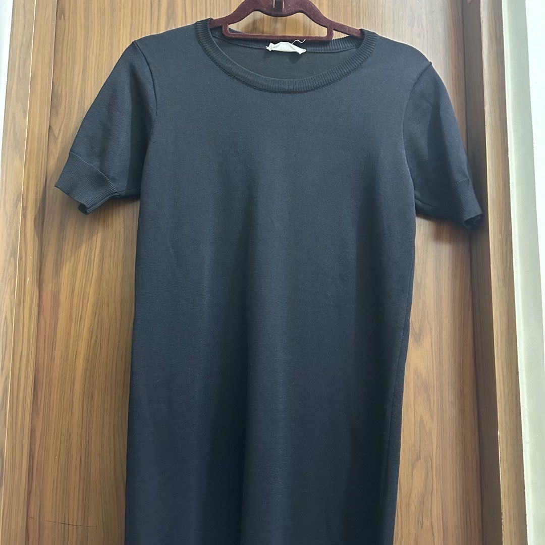 Black with sleeves Midi Dress (Category: Dresses) located in Makati City. Submitted by xo.thrifty (Listing ID 1467274821, Image 1). Description: havent worn it yet.