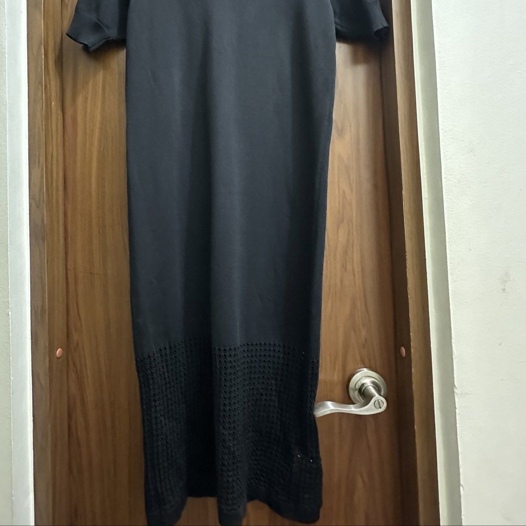 Black with sleeves Midi Dress (Category: Dresses) located in Makati City. Submitted by xo.thrifty (Listing ID 1467274821, Image 2). Description: havent worn it yet.