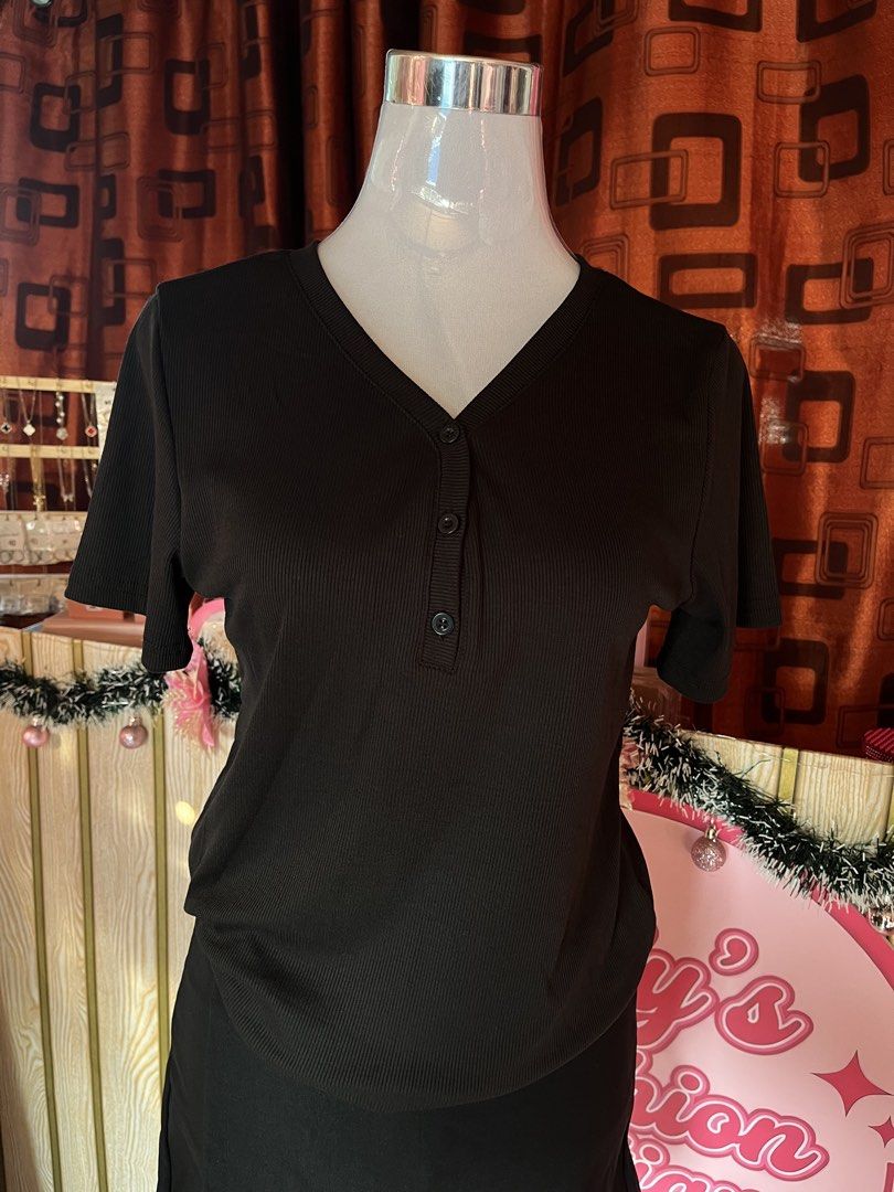 black-dazy shein black shirt (Category: Shirts) located in Manila. Submitted by myapparelshop (Listing ID 1467181996, Image 1). Description: .