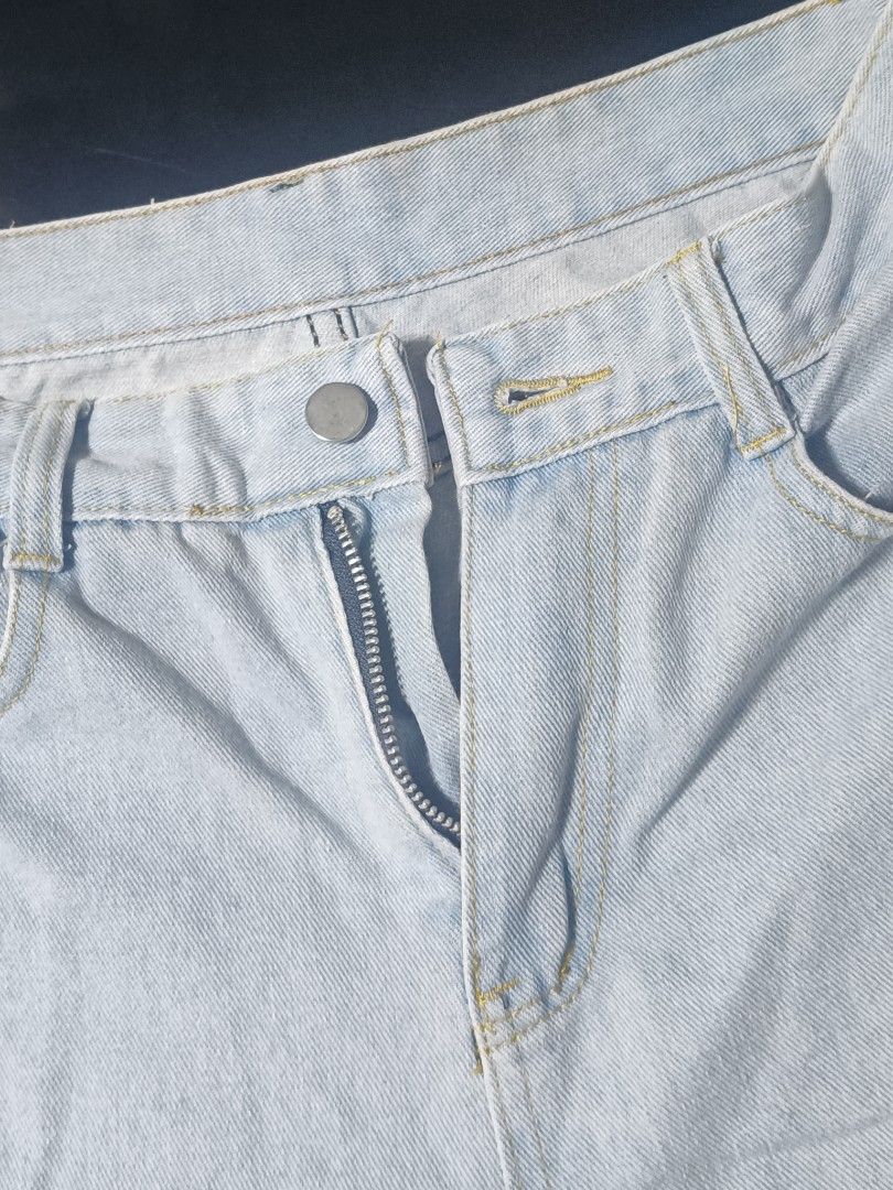 Blue Denim Pants Straight Cut (Category: Jeans) located in Bacoor. Submitted by knncze (Listing ID 1467212023, Image 1). Description: • thrifted, wore it a few times • W×L - 32×37.5 • issue - none.