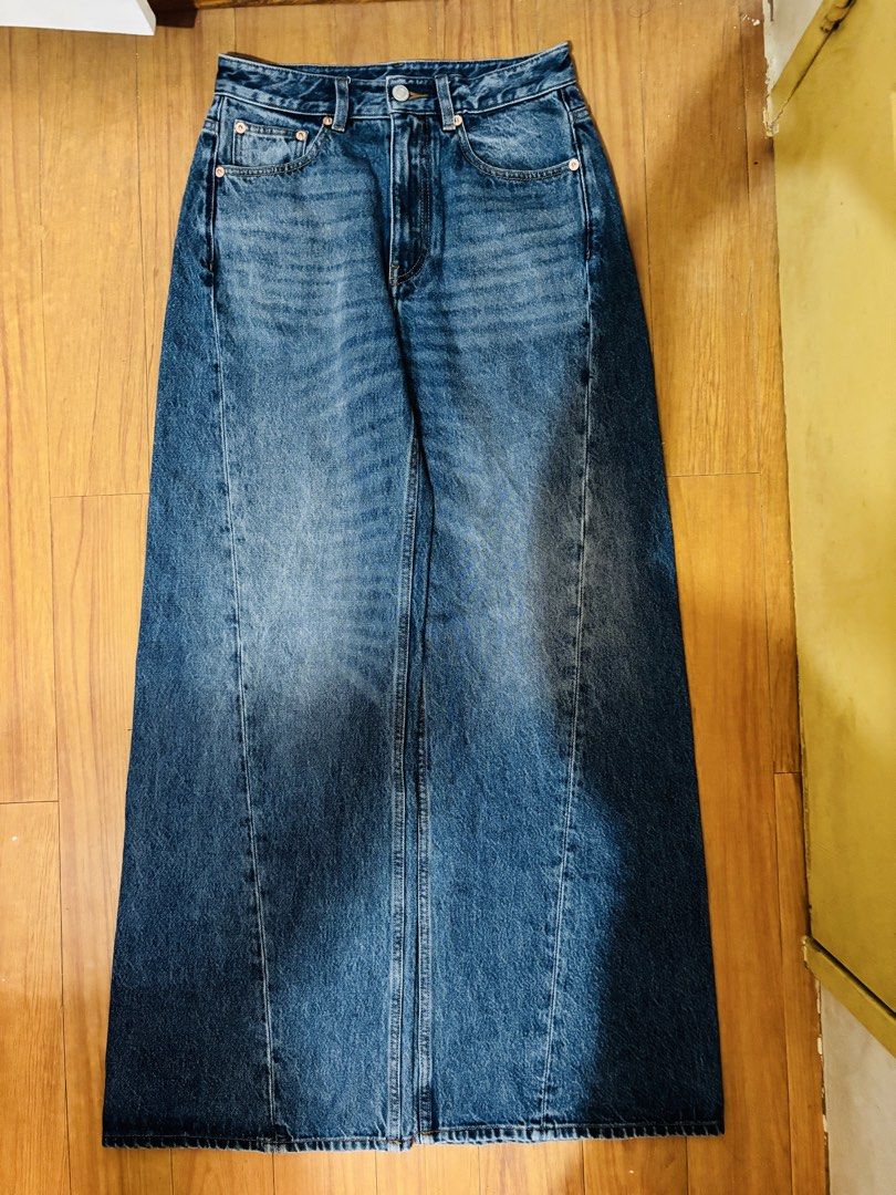 Blue wide leg jeans baggy (Category: Jeans) located in General Trias. Submitted by micsyyyyy (Listing ID 1465644106, Image 1). Description: - Style: Long blue denim wide leg jeans - Fit: 28 inch waist, 43 length - Details: Medium wash denim with stylish center fading and panelled construction.