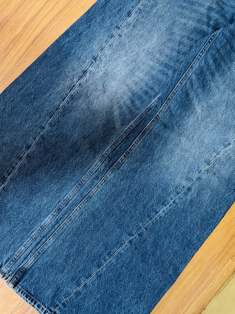 Blue wide leg jeans baggy (Category: Jeans) located in General Trias. Submitted by micsyyyyy (Listing ID 1465644106, Image 3). Description: - Style: Long blue denim wide leg jeans - Fit: 28 inch waist, 43 length - Details: Medium wash denim with stylish center fading and panelled construction.