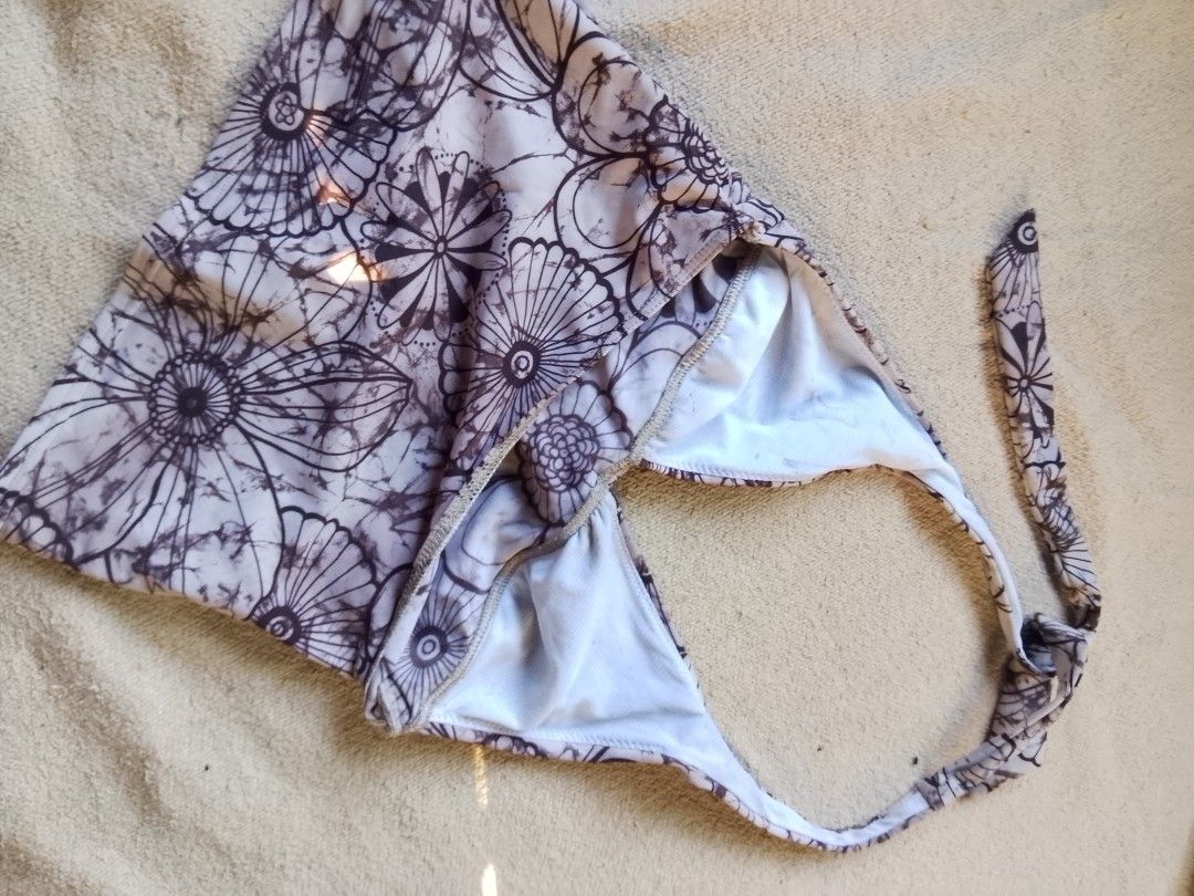 Boho floral halter Top - Beige & Black (Category: Others Tops) located in Manila. Submitted by yelri555 (Listing ID 1467325002, Image 2). Description: Boho Floral Halter Crop Top Your go-to top from beach to brunch! Details: - Print: Vintage boho floral / mandala in beige & black - Style: Halter neck, open back with self-tie closure - Fit: Free size, fits US Small to Medium - Fabric: Soft, stretchy & lightweight with white inner lining - comforta