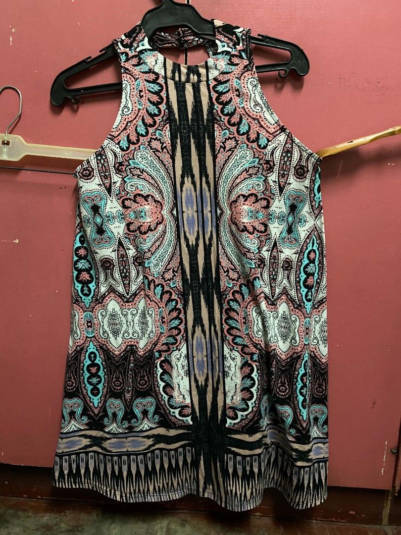 Boho Paisley Print Halter Tank Top (Category: Sleeveless) located in Paranaque City. Submitted by zackzero (Listing ID 1467223045, Image 1). Description: - Style: Boho halter tank top with trendy back cut-out detail - Design: Intricate paisley pattern in pink, turquoise, black, and beige - Fabric: Soft and stretchy for all-day comfort - Versatility: Easy to style with denim shorts or jeans for warm weather days - Condition: Good quality.