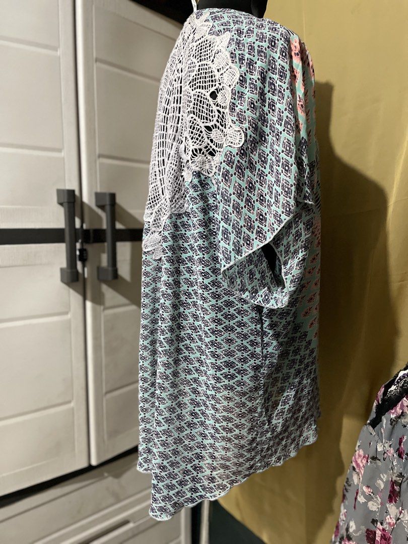 Boho Printed Open-Front Kimono / Cardigan (Category: Dresses) located in Roxas City. Submitted by budgetfindsroxasph (Listing ID 1467232662, Image 2). Description: Brand: Daisies Size: Fits Small to Medium (S–M) Style: Open-Front Kimono / Outerwear / Cardigan Features: Vibrant bohemian geometric print in mint green, peach, and navy/dark grey Flowy short kimono sleeves Intricate white crochet/lace statement back insert Lightweight, breezy fabric G
