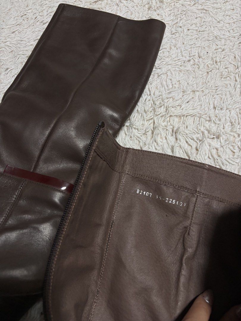 BOOTS (Category: Boots) located in Baguio. Submitted by adi_laigne (Listing ID 1467211781, Image 3). Description: Size 35 No top pieces .