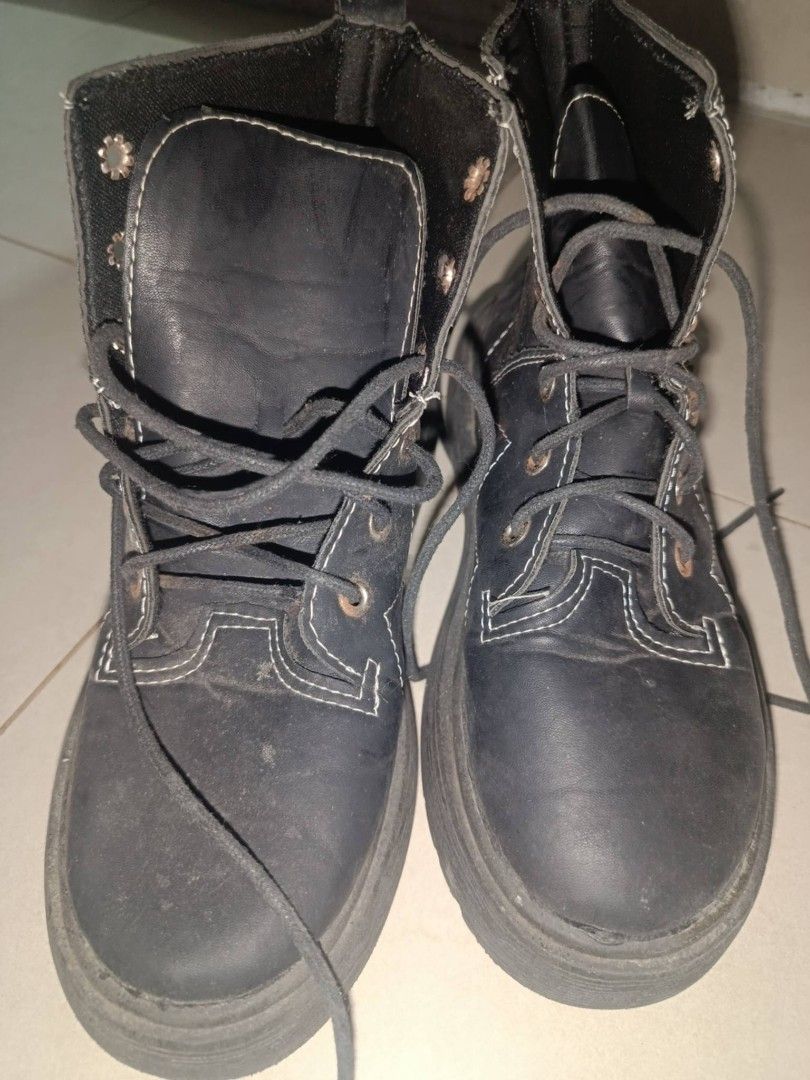 Boots Size 36 (Category: Shoe inserts) located in Cavite. Submitted by mrsesaleshop (Listing ID 1467207702, Image 1). Description: FOR FREE maayos pa nakatago lang , linisin lang size 36 unisex boots.
