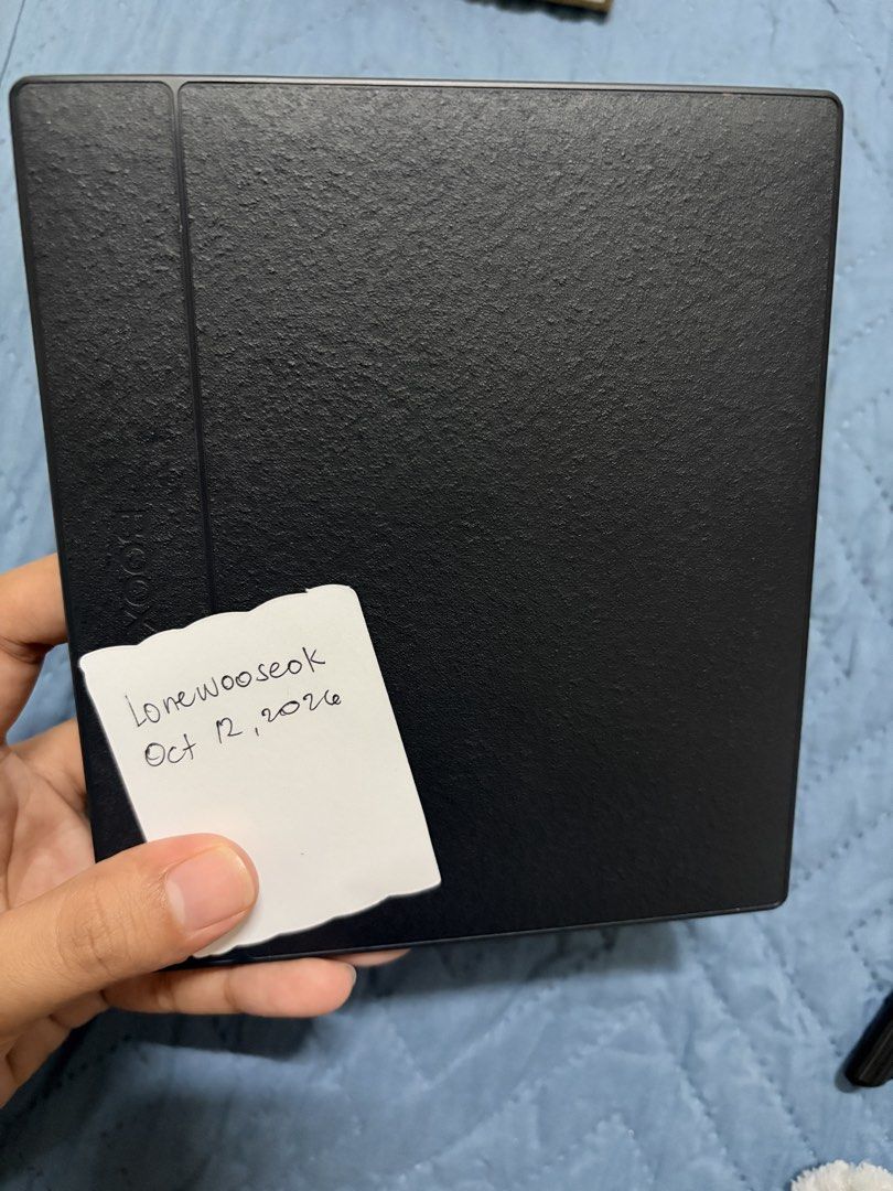 Boox Go color 7 gen 2 (Category: E-Readers) located in Quezon City. Submitted by lonewooseok (Listing ID 1467349638, Image 2). Description: 9/10 pristine condition, no scratches no issue No box Inclusions are: screen protector 2 pcs, brandnew clear case Loc QC .