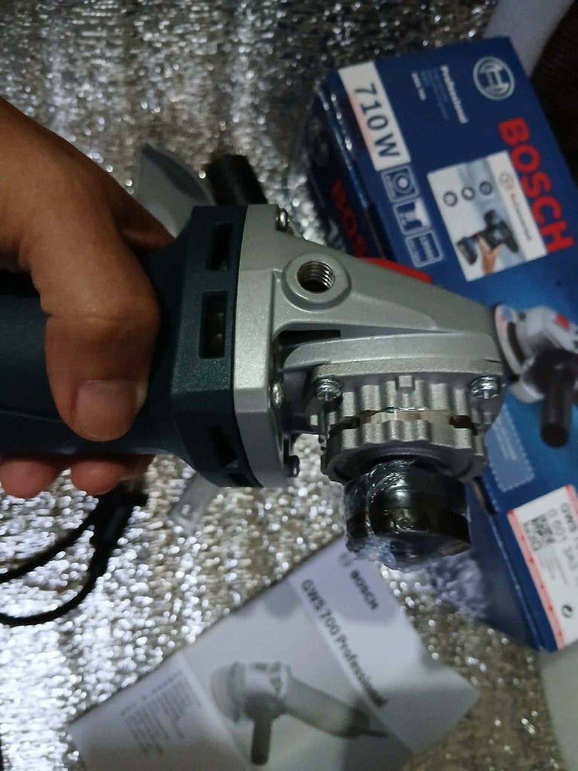 Bosch GWS 700 Professional Angle Grinder 710W (Category: Construction Tools & Equipment) located in Cebu City. Submitted by joecristinesayson (Listing ID 1467206965, Image 2). Description: - Brand: Bosch GWS 700 Angle Grinder - Power: 710W - Disc Size: 100mm - Speed: 12000 rpm - Inclusions: Side handle, protective guard, spanner, manual, and original box - Note: Grinding disc not included - Condition: Brand new and 100% authentic - Ideal for cutt