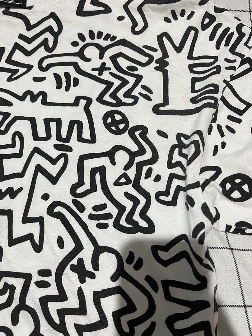 BOSS HUGO X KITH HARING (Category: Tshirts & Polo Shirts ) located in Davao. Submitted by rel18 (Listing ID 1467271208, Image 3). Description: BOSS HUGO X KITH HARING ORIG Excellent condition Large Dimes : 23 x 26 .