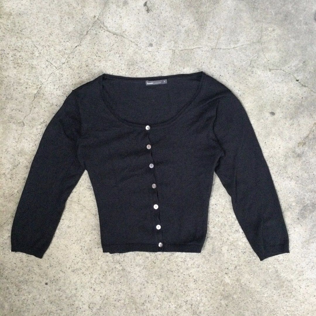 Bossini Black Knitted Cropped Cardigan (Category: Longsleeves) located in Binangonan. Submitted by ininnep (Listing ID 1467322423, Image 1). Description: ✅ Brand Bossini Ladies — a well-known casual wear brand from Hong Kong 🧥 Item Black cropped 3/4-sleeve cardigan 📝 Details • Neckline: Wide scoop/round neck • Closure: Vertical row of small, round, silver-toned buttons • Sleeves: 3/4 length • Fit & length: Cropped, fitted style • Size: 7 (Bossi
