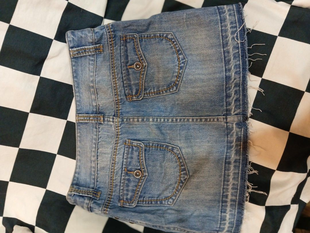 Bossini Blue Denim Mini Skirt Size M (Category: Skirts) located in Manila. Submitted by cami1914 (Listing ID 1467330159, Image 2). Description: - Brand/Style: Bossini Y2K classic blue denim mini skirt - Size: M - Material: 100% pure cotton - Wash: Light wash with subtle front whiskering - Details: Raw frayed hem and two back pockets with button flaps - Styling: Pairs effortlessly with casual tees or crop tops.