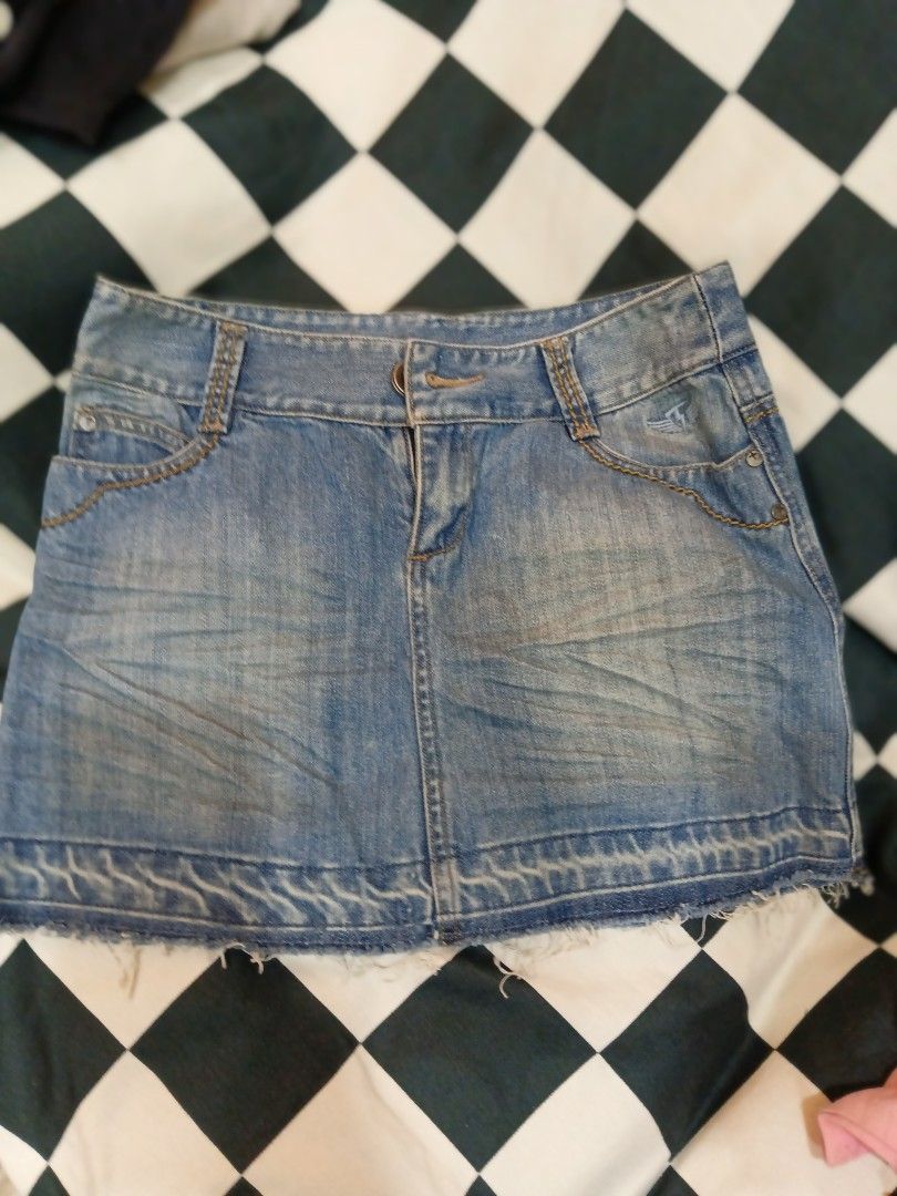 Bossini Blue Denim Mini Skirt Size M (Category: Skirts) located in Manila. Submitted by cami1914 (Listing ID 1467330159, Image 1). Description: - Brand/Style: Bossini Y2K classic blue denim mini skirt - Size: M - Material: 100% pure cotton - Wash: Light wash with subtle front whiskering - Details: Raw frayed hem and two back pockets with button flaps - Styling: Pairs effortlessly with casual tees or crop tops.