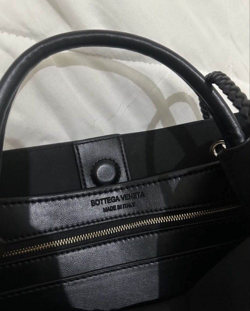 Bottega Andiamo (Category: Luxury Bags & Wallets) located in Manila. Submitted by lily_2567 (Listing ID 1467178681, Image 2). Description: Bottega Andiamo No issues.