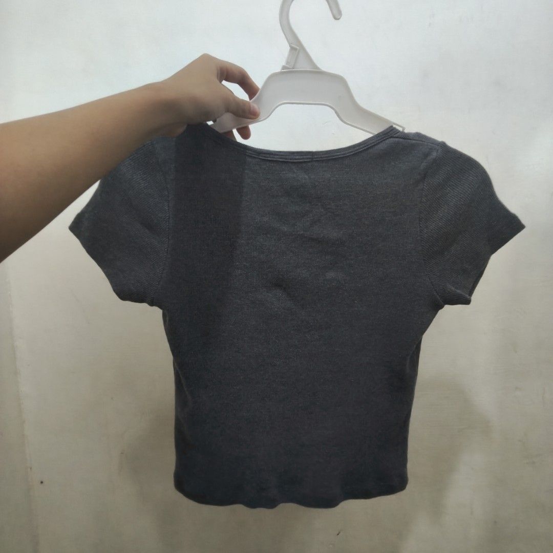 Brandy Melville Gray Croptop (Category: Shirts) located in Cavite. Submitted by fairolita_01 (Listing ID 1467342008, Image 3). Description: Hook up (not on hand) Small- Medium stretch.