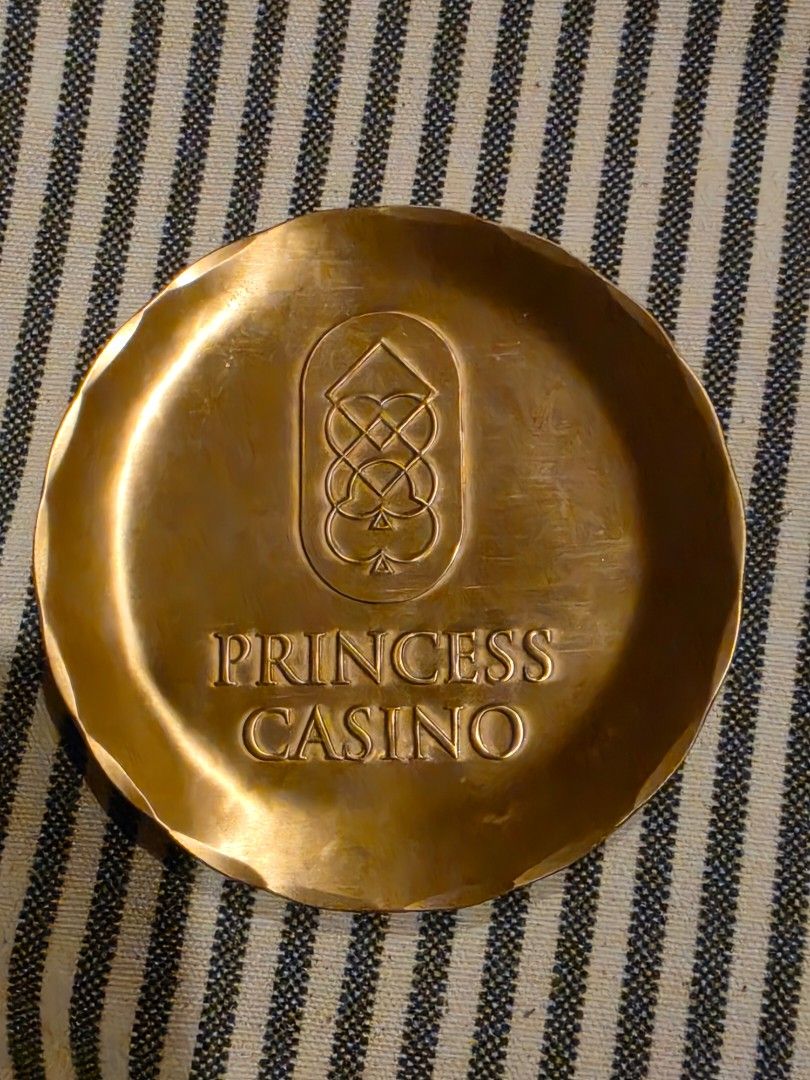 Bronze coasted memorabilia (Category: Vintage Collectibles) located in Baguio. Submitted by shellcollector (Listing ID 1467272840, Image 3). Description: Princess Cruises Casino pure bronze coaster / small decorative tray (measuring about 4.5 inches) featuring the Princess Casino and Sun Princess/cruises logo 1000 Pesos Baguio loc,shipping nationwide.