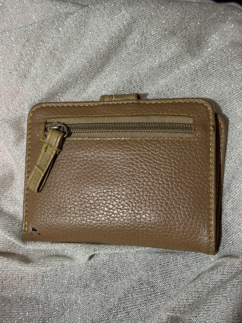 Brown Bifold Wallet with Animal Print (Category: Wallets & Card holders) located in Manila. Submitted by ninib33 (Listing ID 1467262980, Image 2). Description: good condi!! .