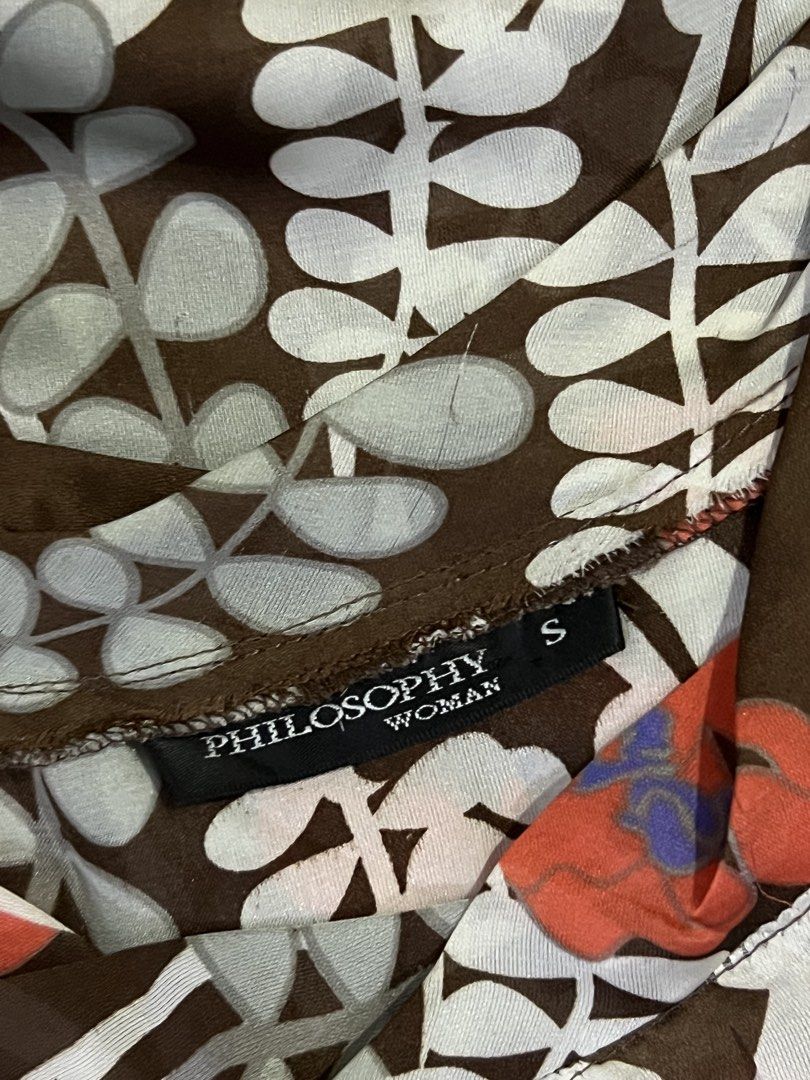 Brown floral blouse (Category: Blouses) located in Las Pinas. Submitted by jilanah (Listing ID 1467354905, Image 2). Description: .