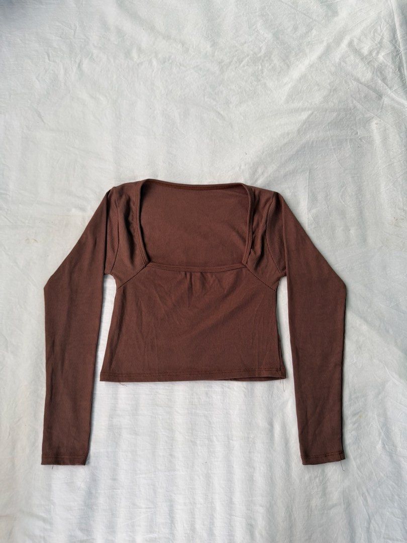 Brown long sleeve top (Category: Longsleeves) located in Tarlac. Submitted by el401_ (Listing ID 1467173893, Image 1). Description: Xs to s.