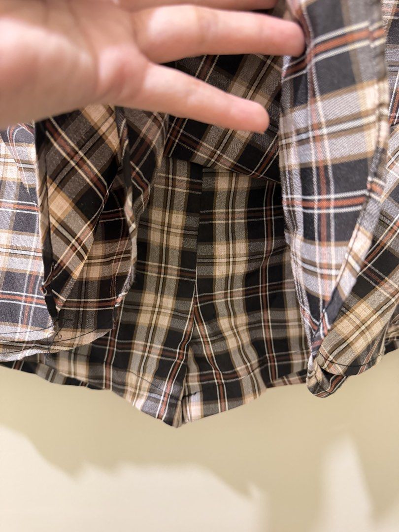 Brown Plaid Skirt (Category: Skirts) located in Manila. Submitted by xmagic.shopx (Listing ID 1467299198, Image 3). Description: .