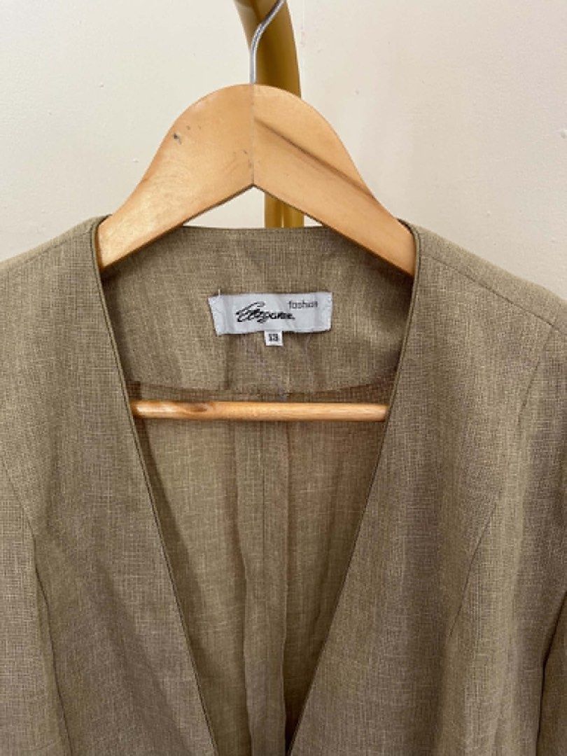 Brown Shortsleeved Blazer (Category: Coats, Jackets and Outerwear) located in Mexico. Submitted by studioleraph (Listing ID 1467182628, Image 2). Description: ‼️299 EACH ONLY 🩷 Measurements: Shoulder: 17 Chest: 21 Length: 23 Arm Hole: 16 🛍️ Perfect for your personal wardrobe or reseller business 🫶 👗 The actual item being sold is the original garment shown in the product photos. Small differences in fit, drape, color, texture, or details may o