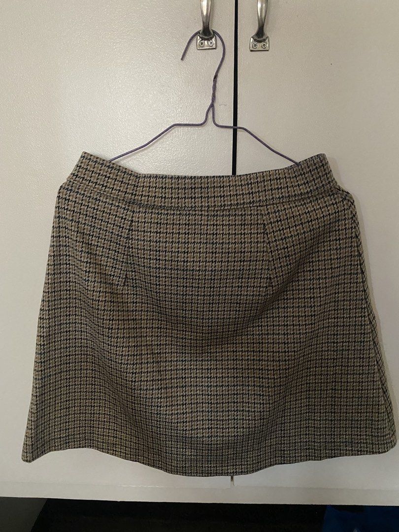 Brown Skirt (Category: Skirts) located in Calamba. Submitted by gdeclutters_ (Listing ID 1467314867, Image 2). Description: rfs: not my style from ksa.