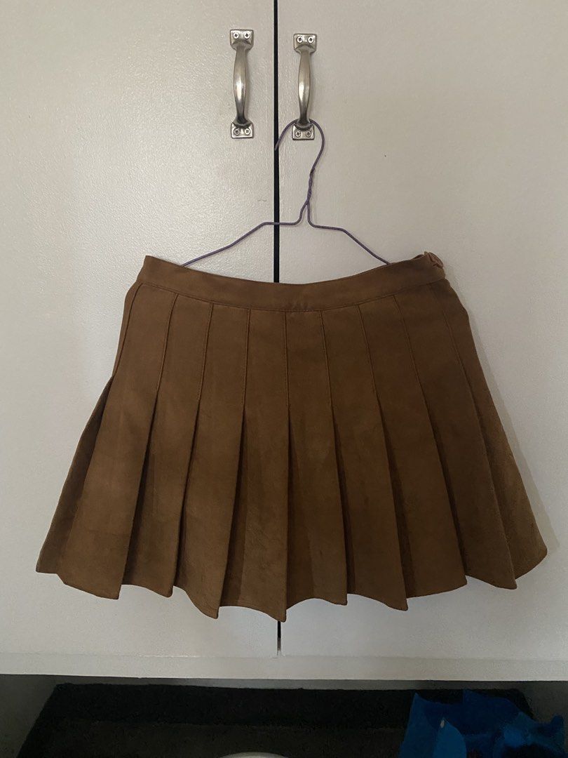 Brown Skirt (Category: Skirts) located in Calamba. Submitted by gdeclutters_ (Listing ID 1467315335, Image 1). Description: rfs: not my style can fit s-m.
