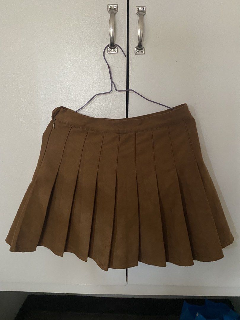 Brown Skirt (Category: Skirts) located in Calamba. Submitted by gdeclutters_ (Listing ID 1467315335, Image 2). Description: rfs: not my style can fit s-m.