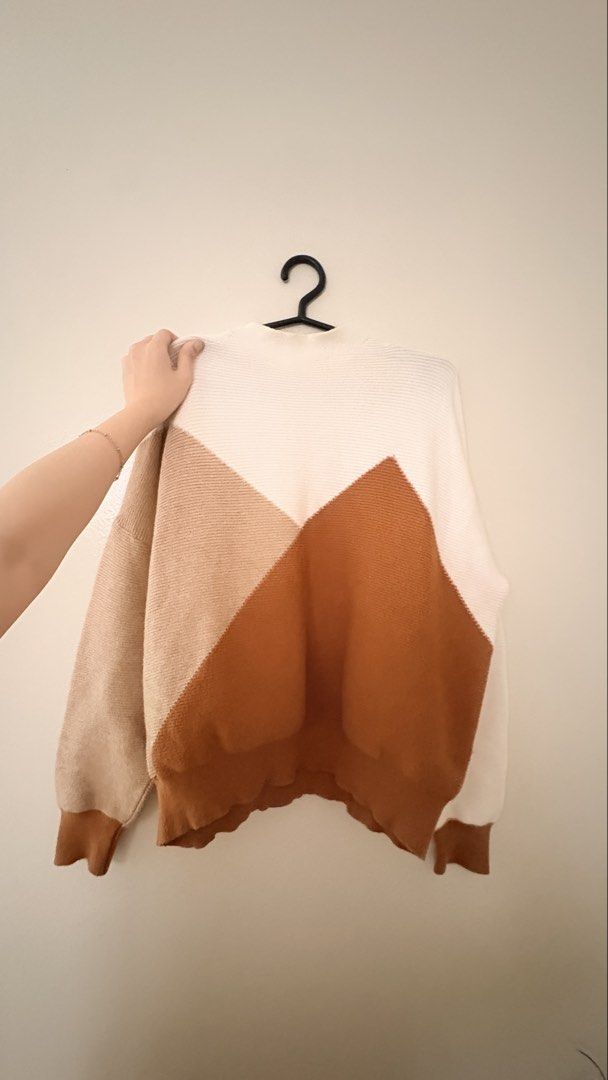 Brown Sweater (Category: Coats, Jackets and Outerwear) located in Tagaytay City. Submitted by lilyzobel (Listing ID 1467241426, Image 3). Description: .