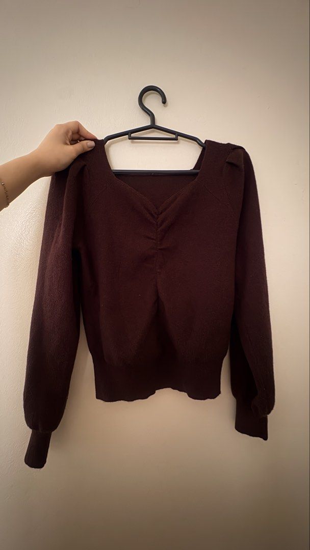 Brown V Neck Sweater (Category: Coats, Jackets and Outerwear) located in Tagaytay City. Submitted by lilyzobel (Listing ID 1467241565, Image 1). Description: .