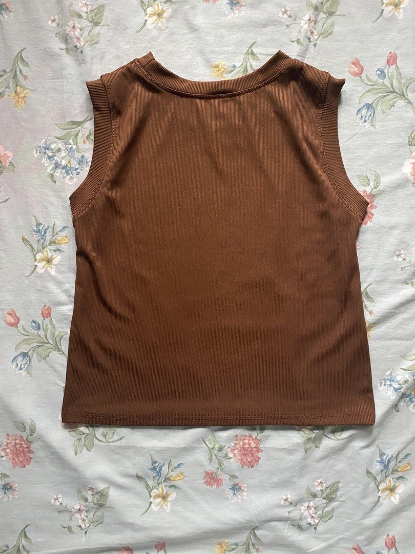Brown Vest (Category: Others Tops) located in Manila. Submitted by danie_sells (Listing ID 1467240385, Image 2). Description: - Color: Brown - Material: Soft stretch fabric - Neckline: Classic crew neck - Style: Versatile basic, great for layering or pairing with jeans and skirts ——— PAYO. Pay As You Order. 💵 MOP: Maribank 🚚 MOD: Lalamove or JnT 📍 Loc: Bacoor, Cavite 📍Alt Loc: Sampaloc, Manila.