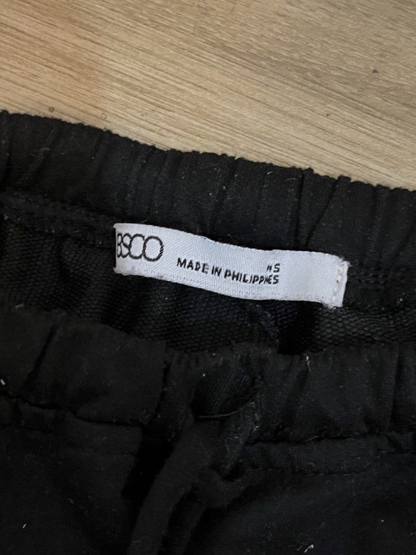 BSCO Black Wide Leg Pants Drawstring Size S (Category: Jeans) located in Quezon City. Submitted by yours.myaa (Listing ID 1467312484, Image 2). Description: - Brand: BSCO - Color: Black - Size: S - Fit: Relaxed fit with wide legs - Waistband: Elastic with adjustable drawstring - Origin: Made in the Philippines - Condition: Casual staple, perfect for everyday wear.