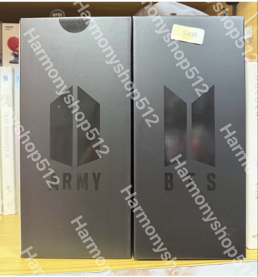 BTS Army Bomb ver 4 light stick （分類：韓流周邊）位於 Hong Kong。 由 harmony512 提交（商品編號 1467290197，圖片 1）。簡介： Stock /現貨 西九龍中心門市購買（只開星期六、日及公眾假期）或順豐到付（會去順豐站寄出） 留貨要俾半數 Come to my shop buy it or send by SF (Shop at dragon Centre, sham shui po) 。