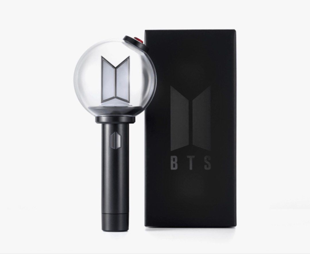 BTS Army Bomb ver 4 light stick （分類：韓流周邊）位於 Hong Kong。 由 harmony512 提交（商品編號 1467290197，圖片 2）。簡介： Stock /現貨 西九龍中心門市購買（只開星期六、日及公眾假期）或順豐到付（會去順豐站寄出） 留貨要俾半數 Come to my shop buy it or send by SF (Shop at dragon Centre, sham shui po) 。