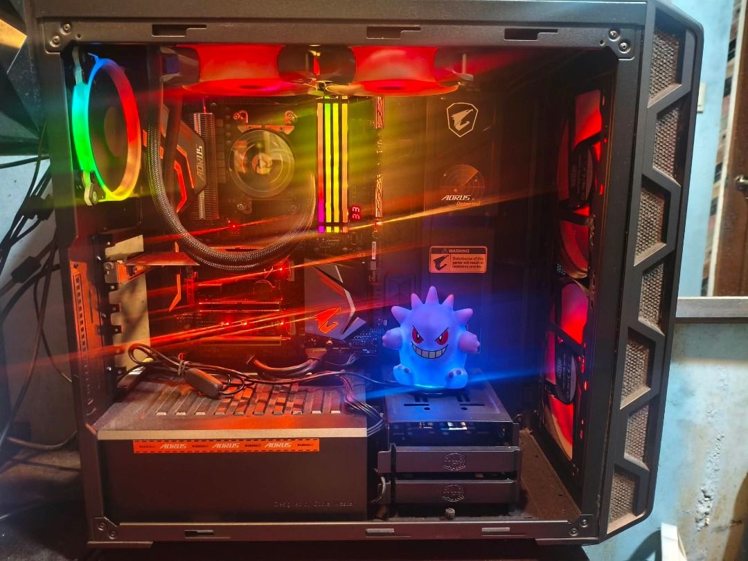 BUNDLE: CoolerMaster MasterCase H500 + AORUS X470 Gaming 7 Wifi MoBo + Ryzen 5 2600 +PSU (Category: Desktops) located in Caloocan City. Submitted by itshobertday (Listing ID 1467154682, Image 3). Description: Set is already installed. Preowned. Working in great condition. Cable managed. No issue, only some dusts (last full deep clean was 2025). RFS- need funds. For pickup , Pin location VCV Bakeshop Malaria Road Caloocan This Bundle Sale includes