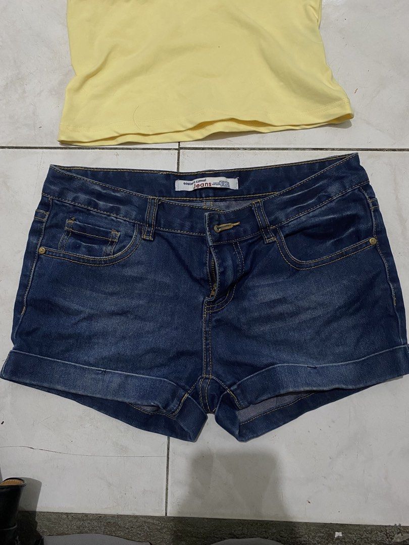 Bundle Top and Lower waist short (Category: Blouses) located in Manila. Submitted by yanyan1904m (Listing ID 1467301453, Image 2). Description: Size 27 low waist Top Small.