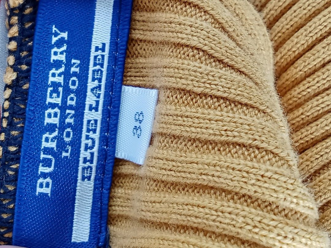 BURBERRY BLUE LABEL (Category: Longsleeves) located in Manila. Submitted by fastfox_c38073 (Listing ID 1467230666, Image 2). Description: LENGTH:19 WIDTH:13.