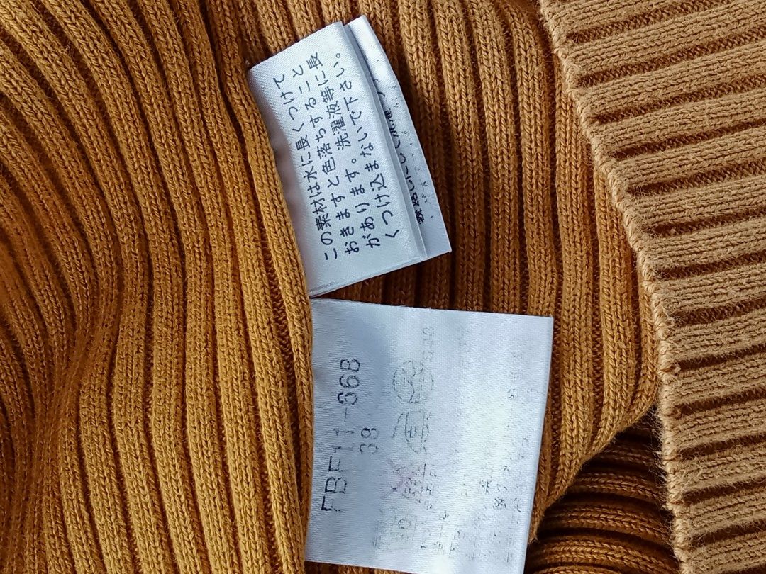 BURBERRY BLUE LABEL (Category: Longsleeves) located in Manila. Submitted by fastfox_c38073 (Listing ID 1467230666, Image 3). Description: LENGTH:19 WIDTH:13.