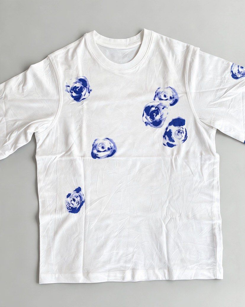 Burberry Blue rose print tee (Category: Luxury Apparel) located in Manila. Submitted by 2ndmemoir (Listing ID 1467194522, Image 2). Description: Burberry No issue cut neck tag Excellent condition 9.8 colorate Good as new No flaws Need wash Width 19.5 Length 26.
