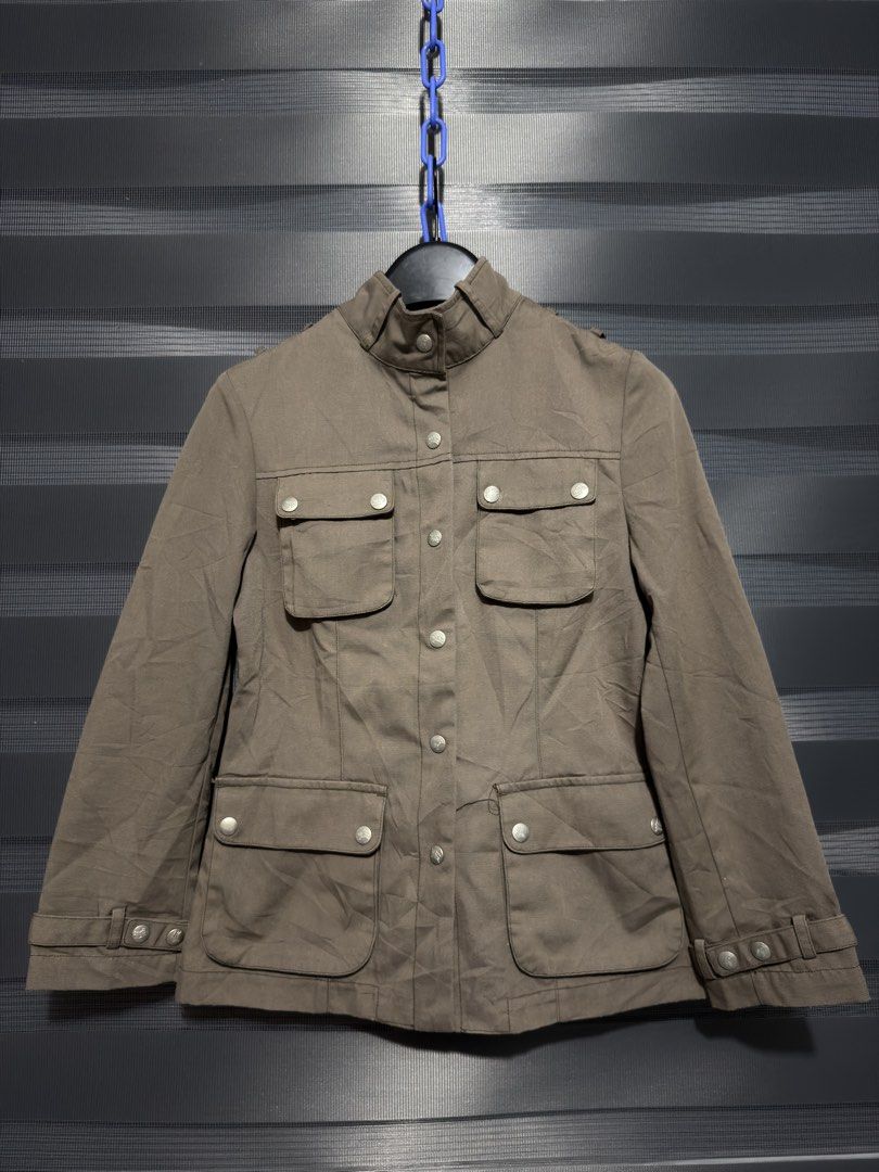 Burberry Botton Down Jacket (Category: Coats, Jackets and Outerwear) located in Calumpit. Submitted by Essentiality (Listing ID 1467300359, Image 1). Description: Burberry 17x25 ₱1,000.