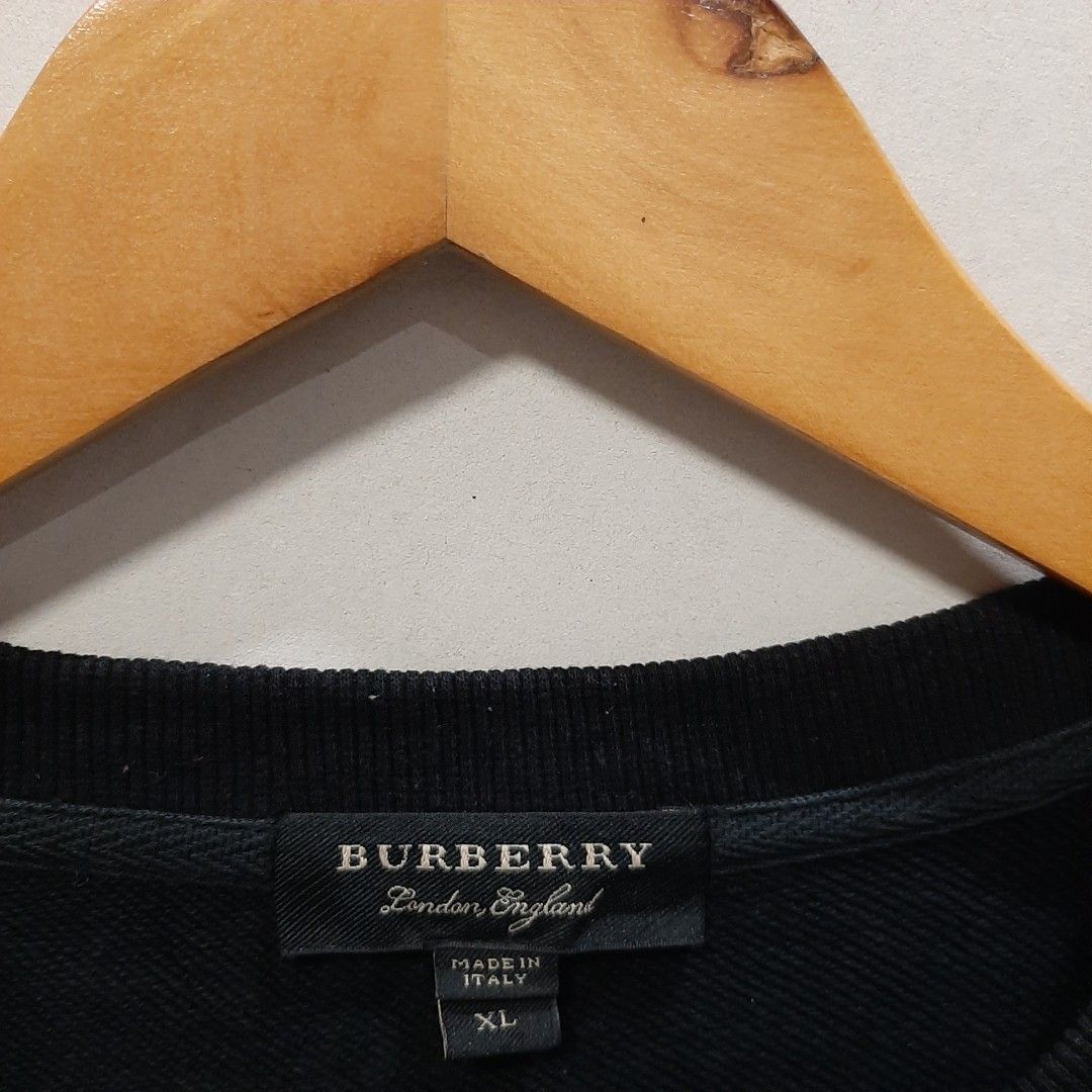 BURBERRY CREWNECK (Category: Coats, Jackets and Outerwear) located in San Carlos. Submitted by denzel999 (Listing ID 1467328426, Image 3). Description: needwash good condi xl.
